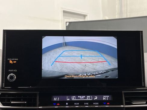 Used 2025 Toyota Sienna XLE image 10