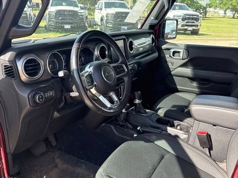 Used 2022 Jeep Gladiator Overland w/ Cold Weather Group AWD/4WD image 10