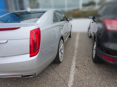 Used 2015 Cadillac XTS Luxury FWD image 3