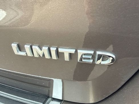Used 2017 Jeep Grand Cherokee Limited AWD/4WD image 14