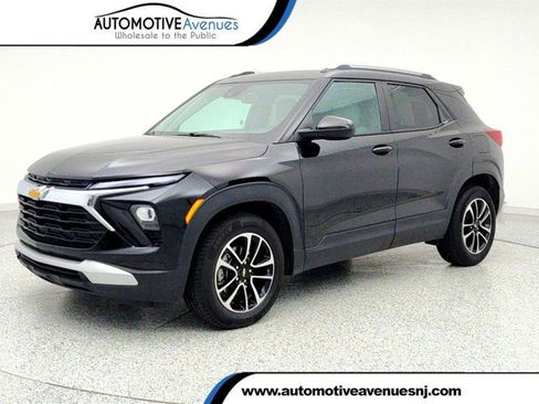 Used 2024 Chevrolet TrailBlazer LT w/ Convenience Package image 1
