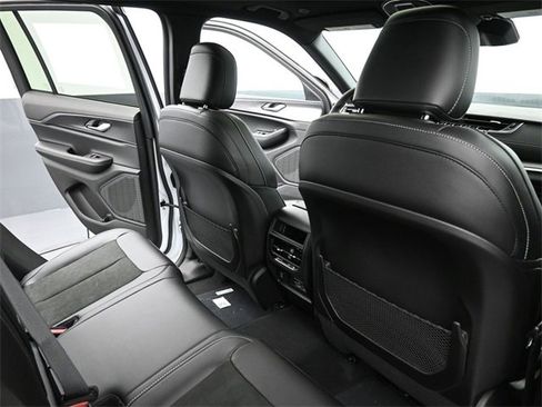 New 2025 Jeep Grand Cherokee Altitude image 19