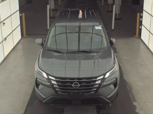 Used 2024 Nissan Rogue SV image 8