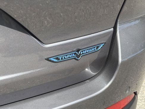 Used 2025 Jeep Grand Cherokee Trailhawk AWD/4WD image 31