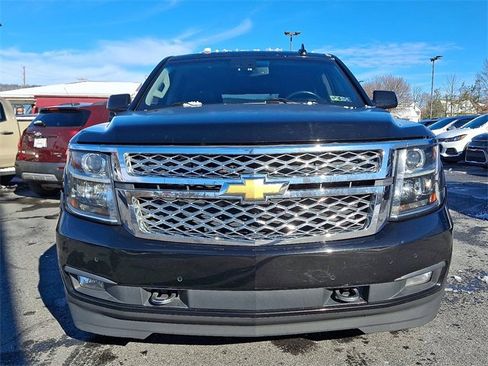 Used 2017 Chevrolet Tahoe LT w/ LT Signature Package image 3