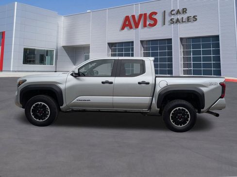 Used 2025 Toyota Tacoma TRD Off-Road image 2