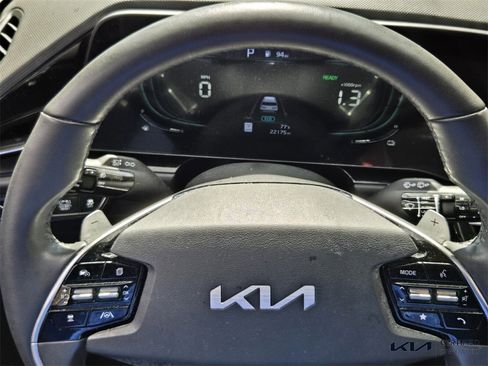 Certified 2023 Kia Niro EX Touring image 31