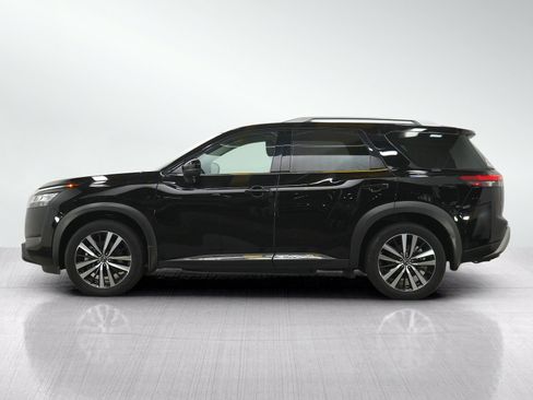 Used 2024 Nissan Pathfinder Platinum AWD/4WD image 2