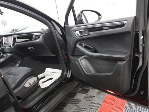 Used 2018 Porsche Macan AWD/4WD image 22