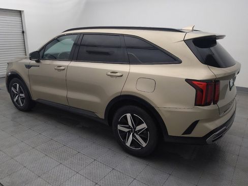 Used 2021 Kia Sorento S w/ Panoramic Sunroof Package image 3