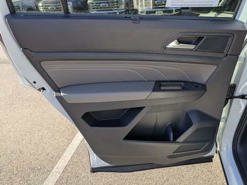 Used 2023 Volkswagen Atlas SE image 29