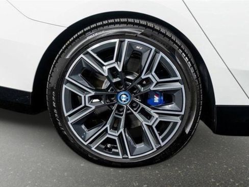Used 2025 BMW i5 xDrive40 w/ M Sport Package AWD/4WD image 16