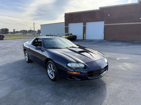 Used 2001 Chevrolet Camaro Z28 w/ SS Performance/Appearance Pkg image 5