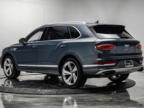Used 2023 Bentley Bentayga Extended Wheelbase AWD/4WD image 11