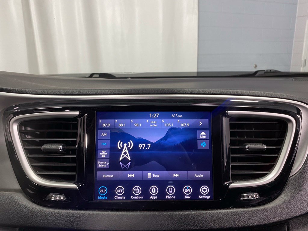 Used 2020 Chrysler Pacifica Touring-L AWD/4WD image 21