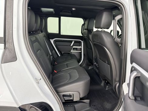 Used 2021 Land Rover Defender 110 X-Dynamic SE AWD/4WD image 24