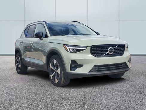 Certified 2023 Volvo XC40 B5 Plus w/ Climate Package AWD/4WD image 3