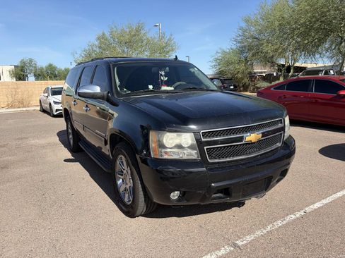 Used 2014 Chevrolet Suburban LT RWD image 8