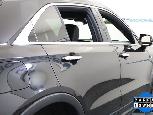 Used 2024 Cadillac XT4 Premium Luxury image 6