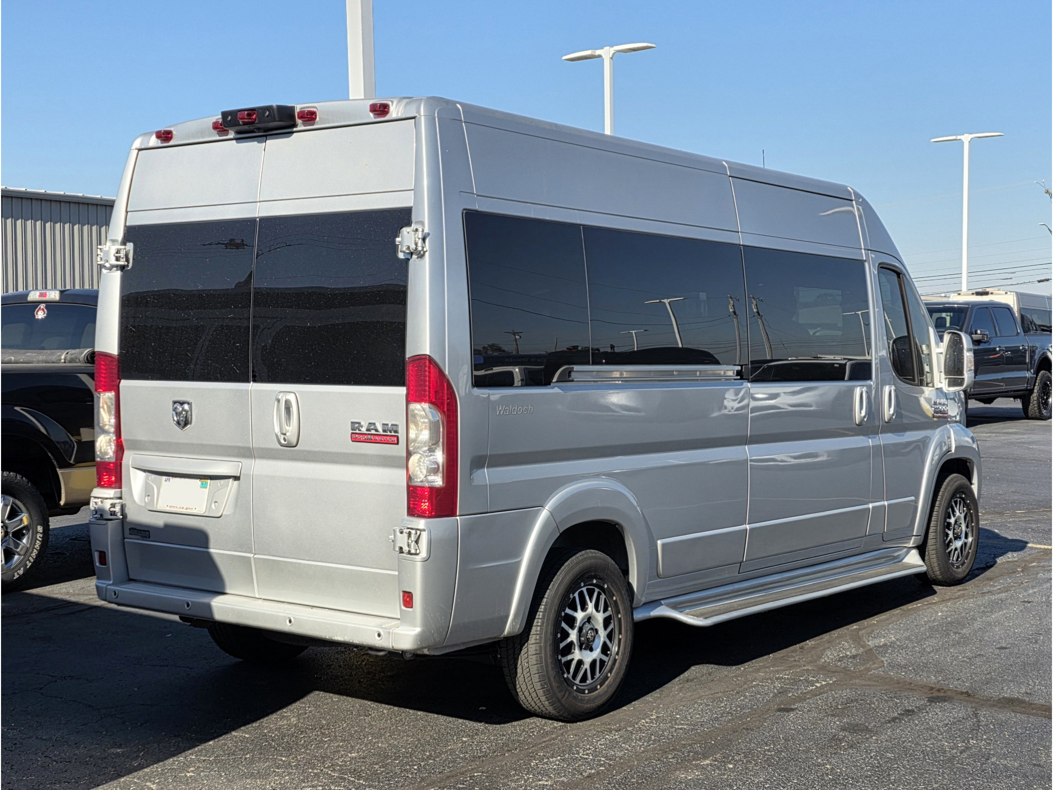 Used 2018 RAM ProMaster 2500 w/ Premium Appearance Group FWD image 4
