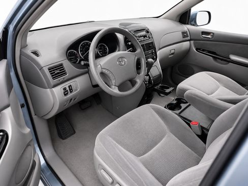 Used 2005 Toyota Sienna LE FWD image 5