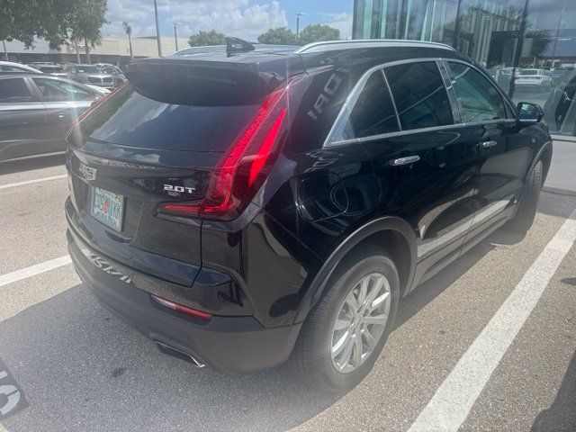 Used 2019 Cadillac XT4 Luxury w/ Cold Weather Package AWD/4WD image 3