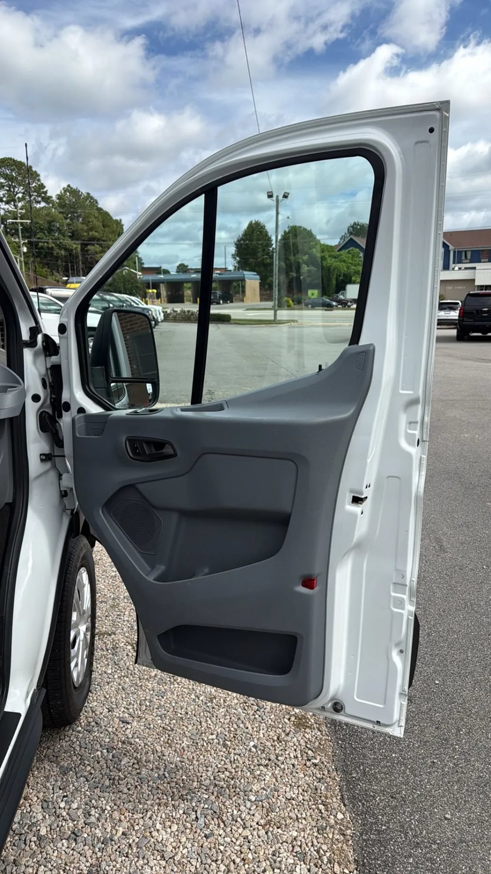 Used 2015 Ford Transit 350 XLT RWD image 11
