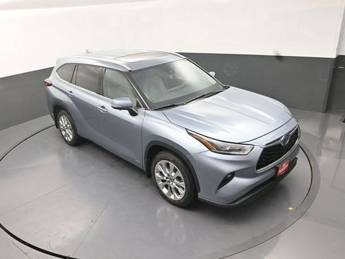 Used 2024 Toyota Highlander Limited AWD/4WD image 24