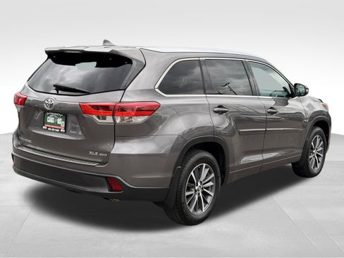 Used 2018 Toyota Highlander XLE w/ Protection Package #3 AWD/4WD image 6