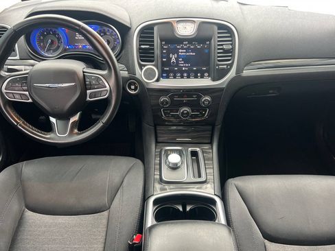 Used 2019 Chrysler 300 Touring RWD image 13