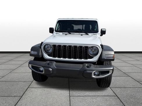 Used 2025 Jeep Gladiator Sport AWD/4WD image 2