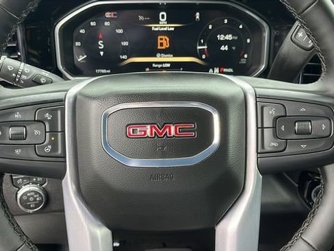 Used 2026 GMC Sierra 1500 SLT AWD/4WD image 11