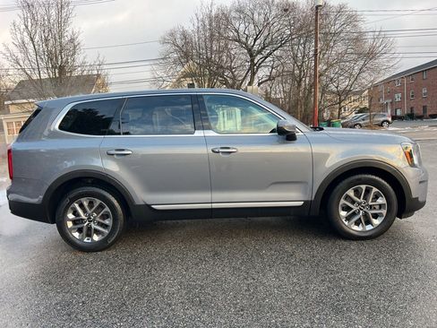 Used 2023 Kia Telluride LX image 6