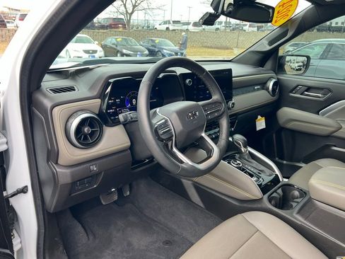 Used 2024 Chevrolet Colorado ZR2 w/ ZR2 Convenience Package III image 19