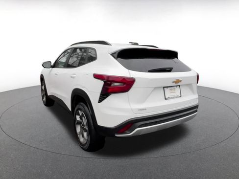 Used 2025 Chevrolet Trax LT image 11