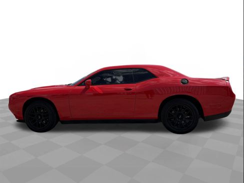 Used 2021 Dodge Challenger SXT RWD image 2