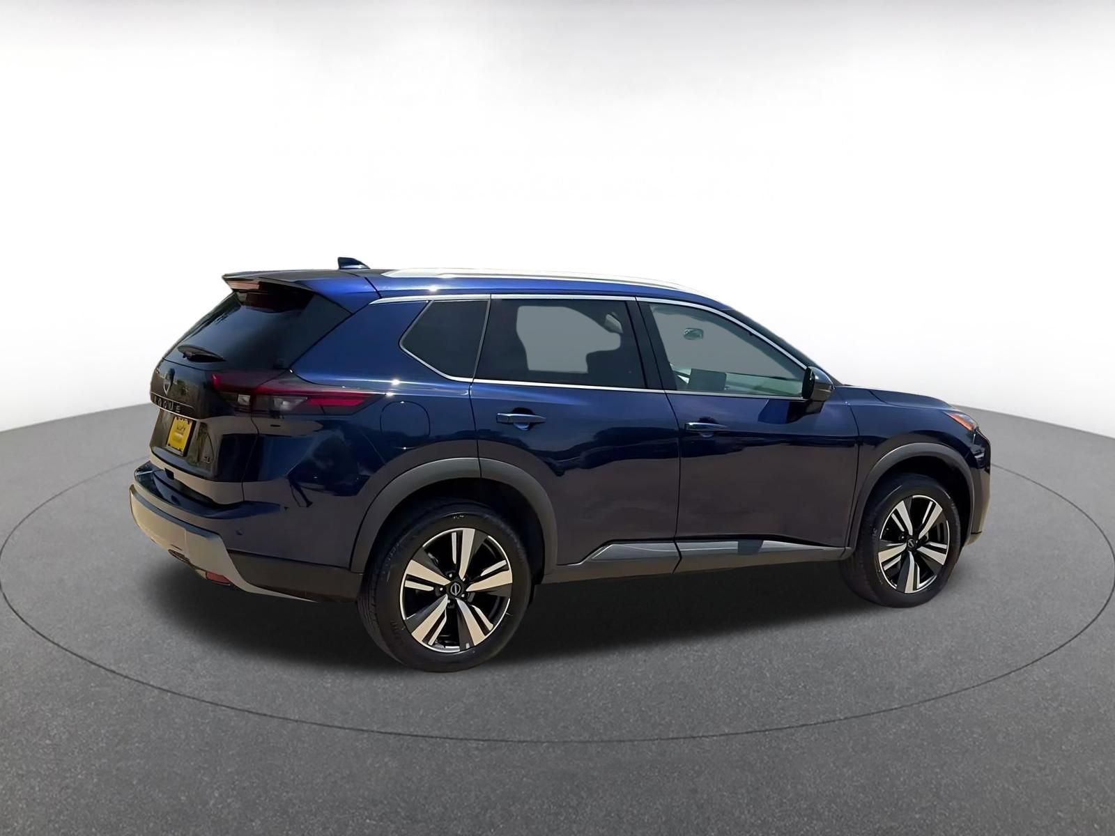 Used 2026 Nissan Rogue SL FWD image 14