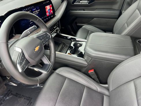 Used 2025 Chevrolet Suburban LT w/ Comfort Package image 11