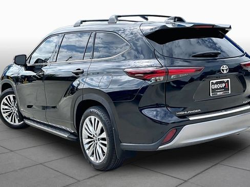 Used 2025 Toyota Highlander Platinum AWD/4WD image 12