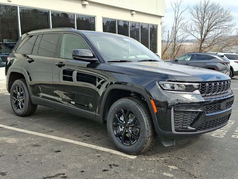 New 2026 Jeep Grand Cherokee Altitude image 2