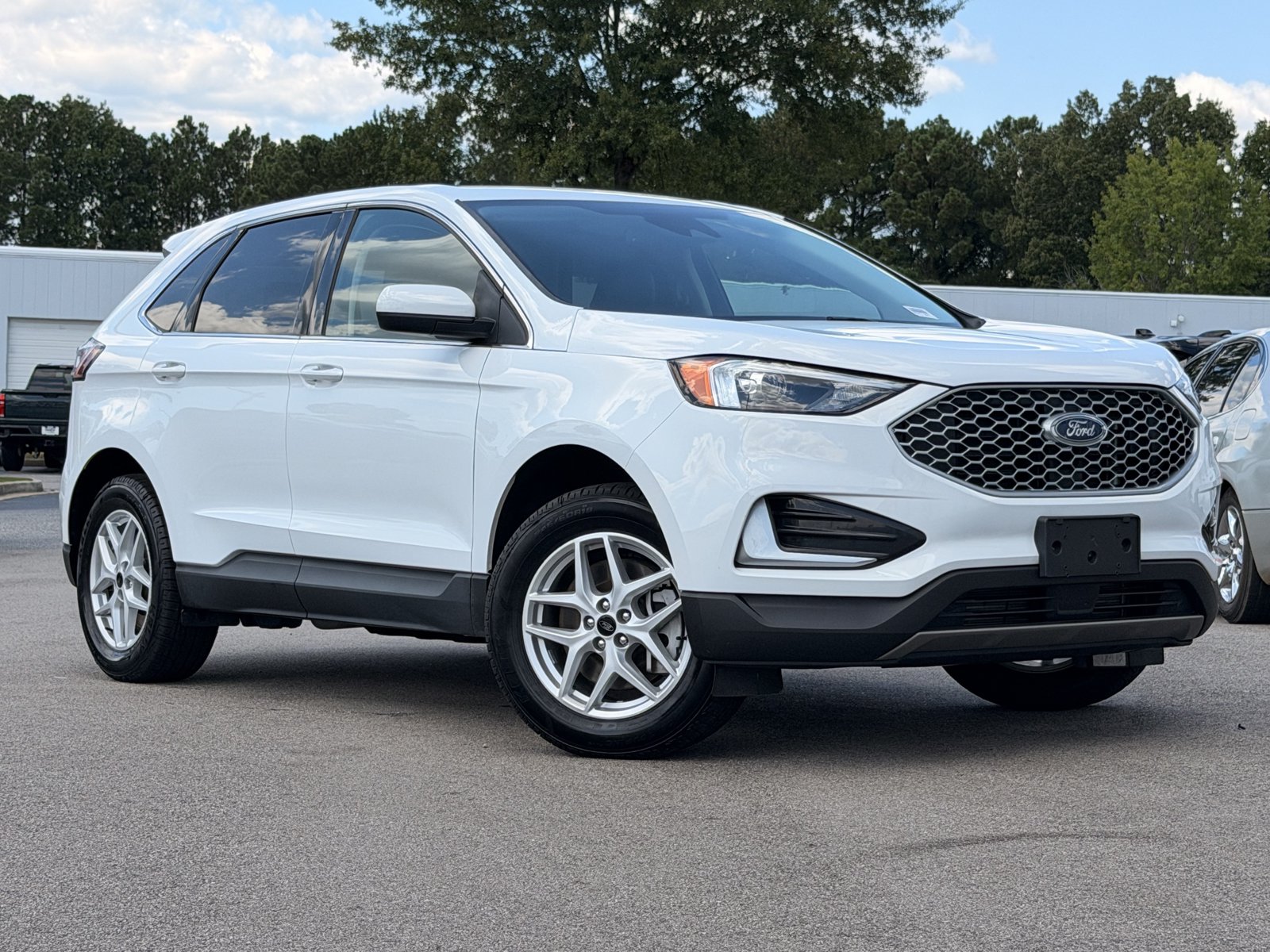 Used 2023 Ford Edge SEL AWD/4WD image 2