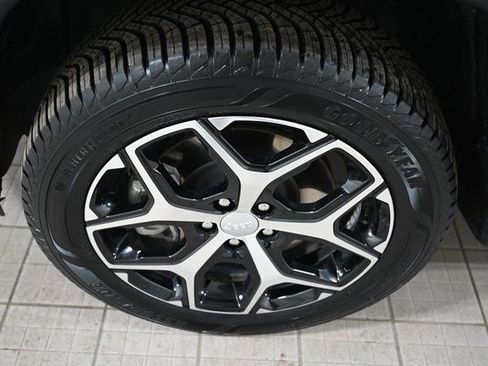 Used 2024 Jeep Compass Latitude image 17