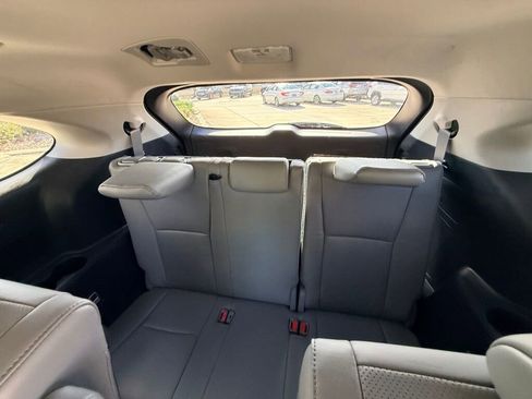 Used 2023 Toyota Highlander Limited image 21
