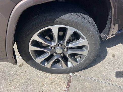 Used 2018 Jeep Grand Cherokee Overland RWD image 29