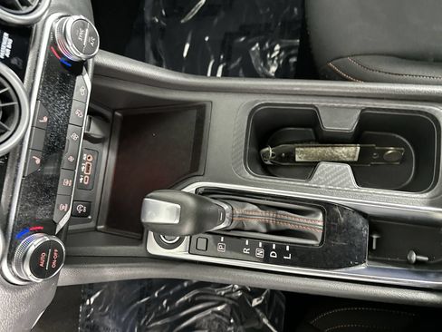 Used 2025 Nissan Sentra SR FWD image 13