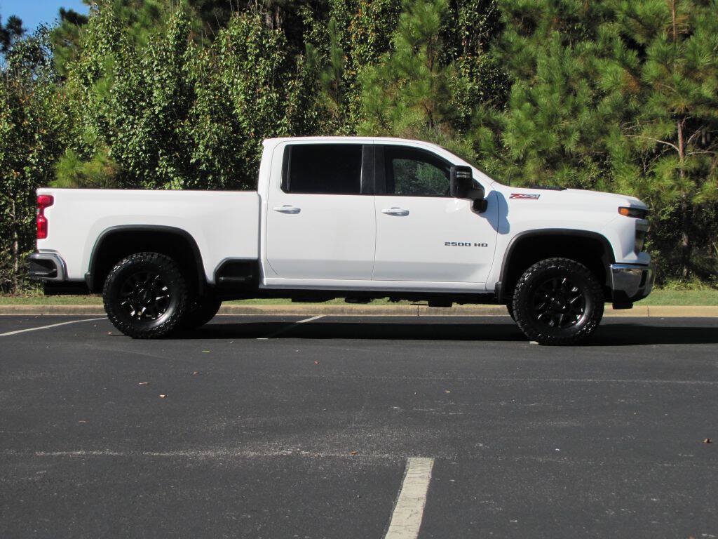Used 2024 Chevrolet Silverado 2500 LT AWD/4WD image 4