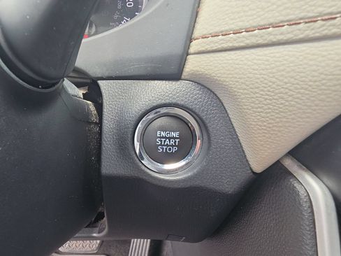 Used 2020 Toyota RAV4 XLE FWD image 24