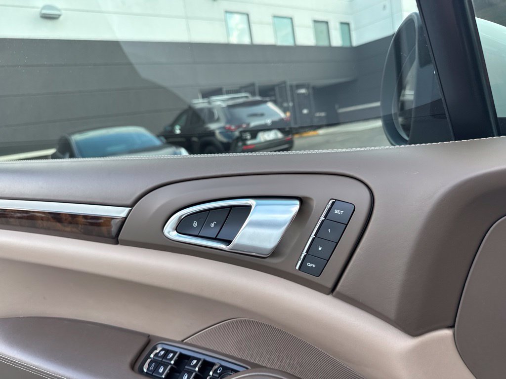 Used 2012 Porsche Cayenne AWD/4WD image 47