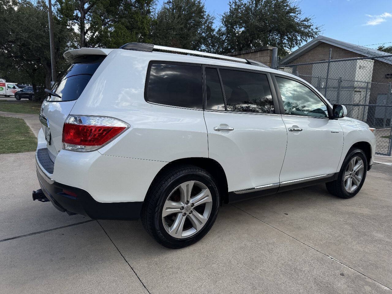 Used 2013 Toyota Highlander Limited AWD/4WD image 15