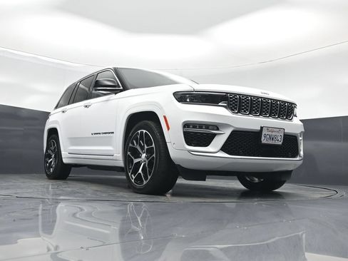 Used 2023 Jeep Grand Cherokee Summit AWD/4WD image 45